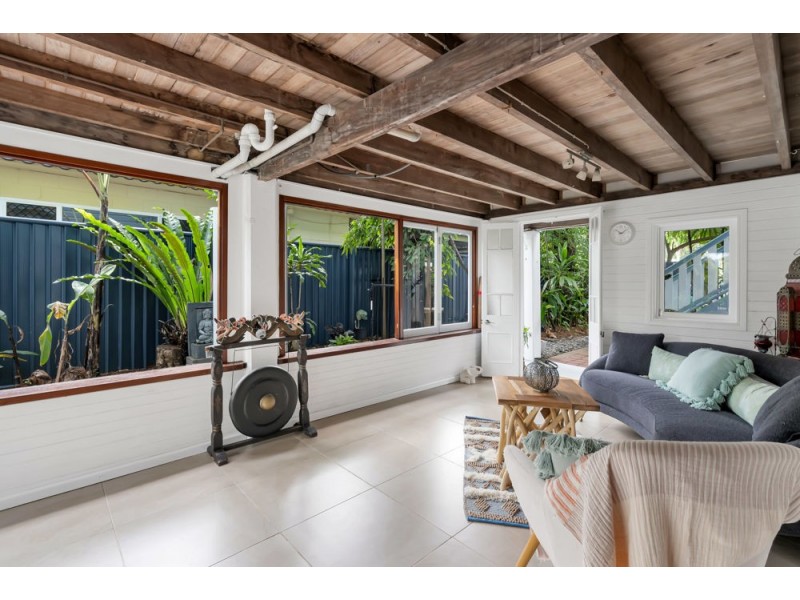 153 Greenslopes St, Edge Hill QLD 4870