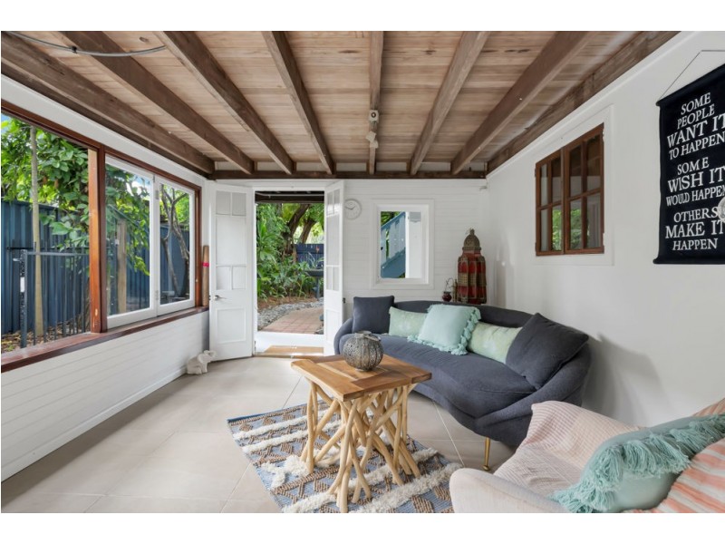 153 Greenslopes St, Edge Hill QLD 4870