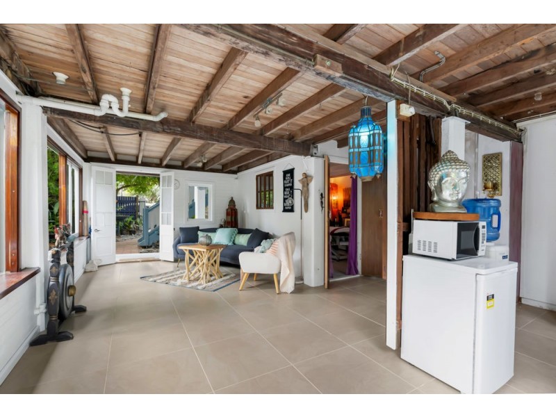 153 Greenslopes St, Edge Hill QLD 4870