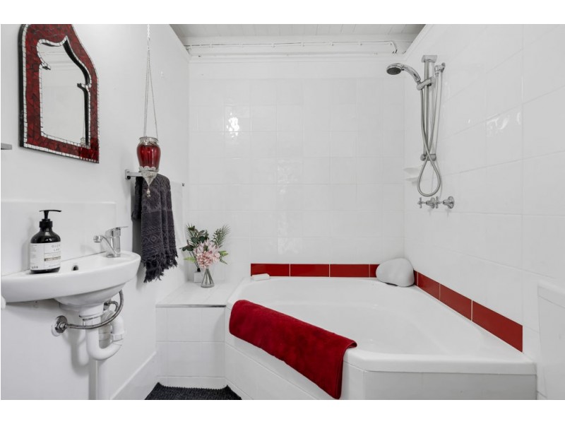 153 Greenslopes St, Edge Hill QLD 4870