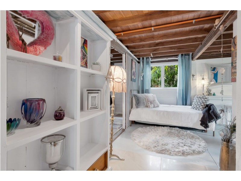 153 Greenslopes St, Edge Hill QLD 4870