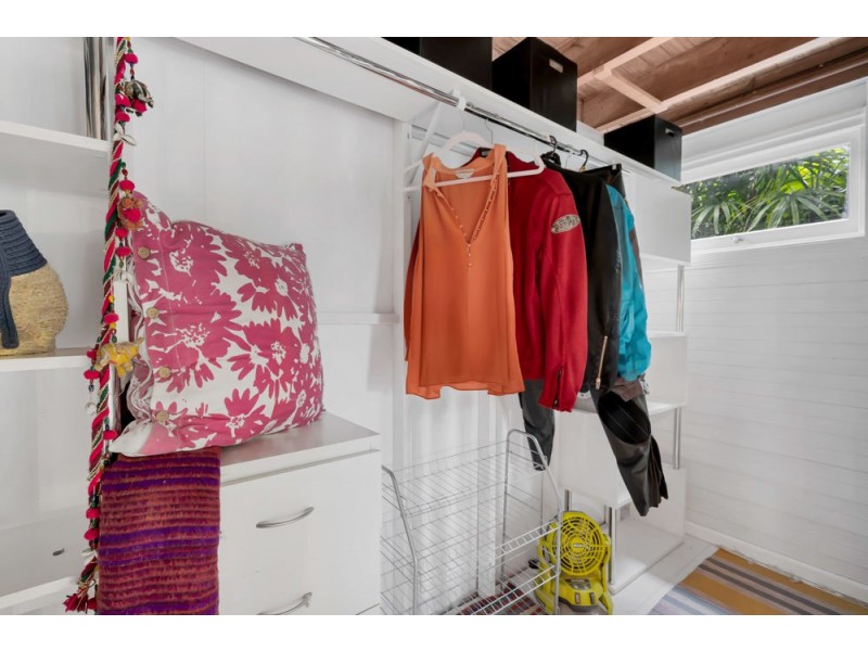 153 Greenslopes St, Edge Hill QLD 4870