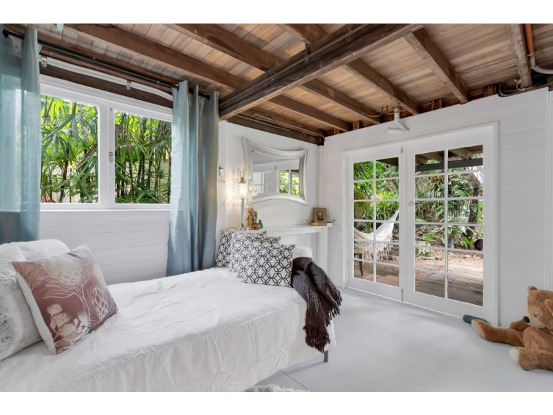 153 Greenslopes St, Edge Hill QLD 4870