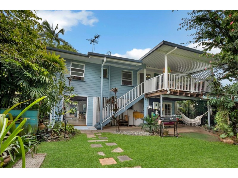 153 Greenslopes St, Edge Hill QLD 4870