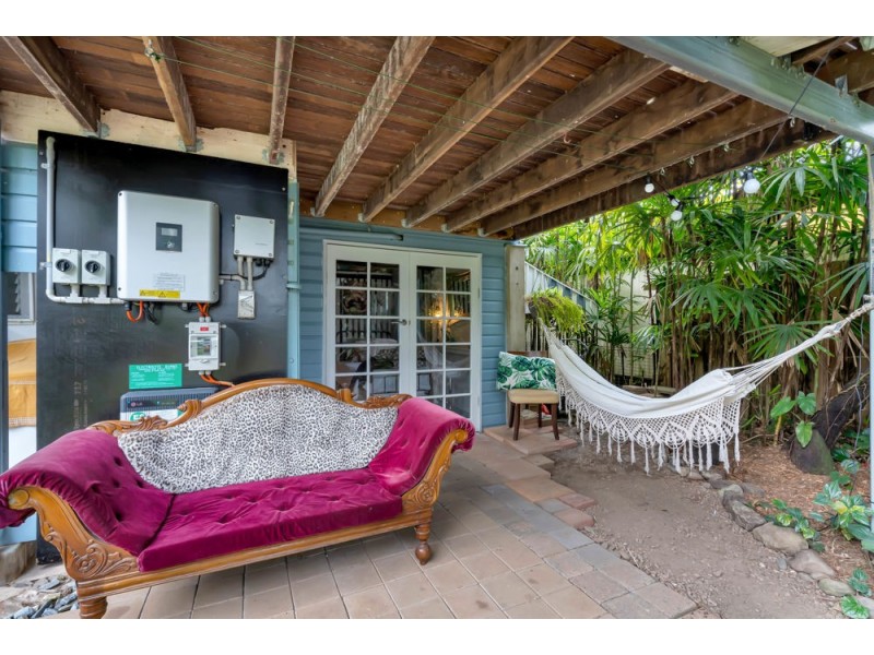 153 Greenslopes St, Edge Hill QLD 4870