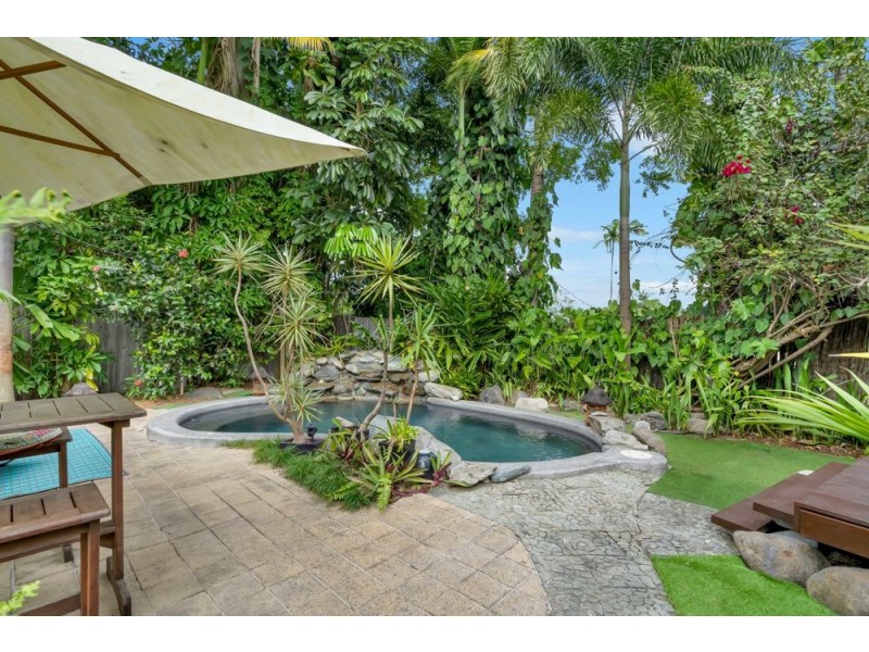 153 Greenslopes St, Edge Hill QLD 4870
