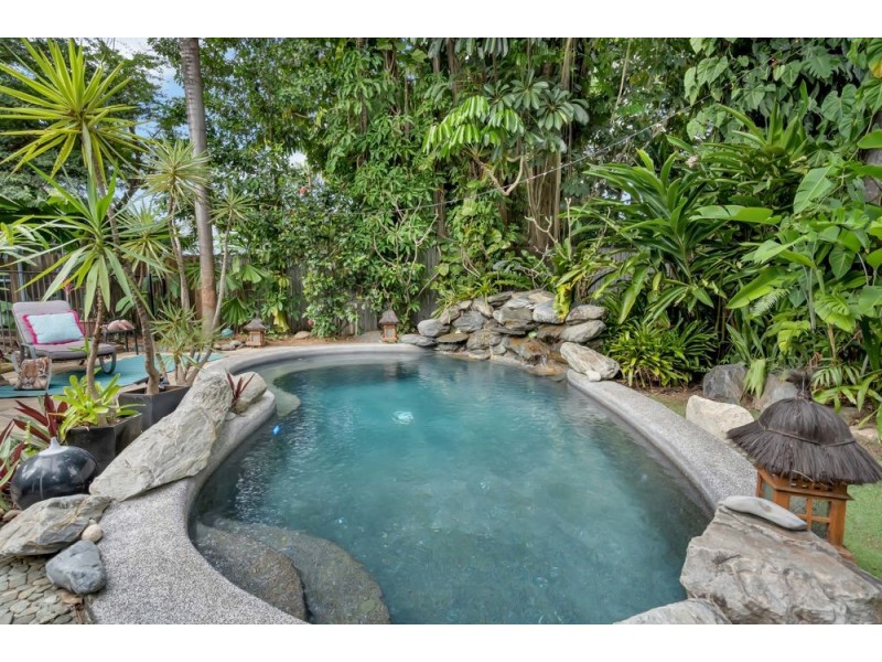 153 Greenslopes St, Edge Hill QLD 4870