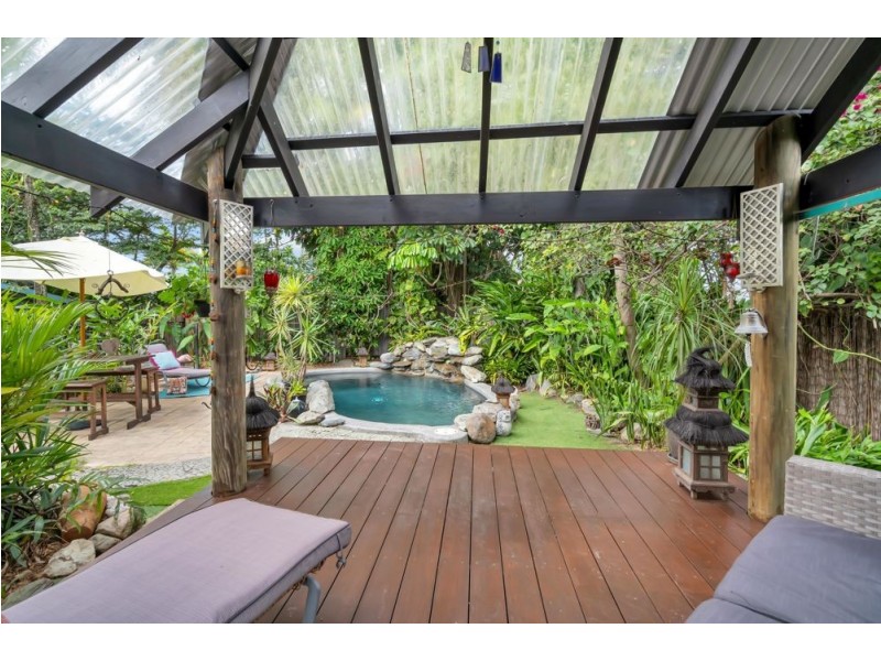 153 Greenslopes St, Edge Hill QLD 4870
