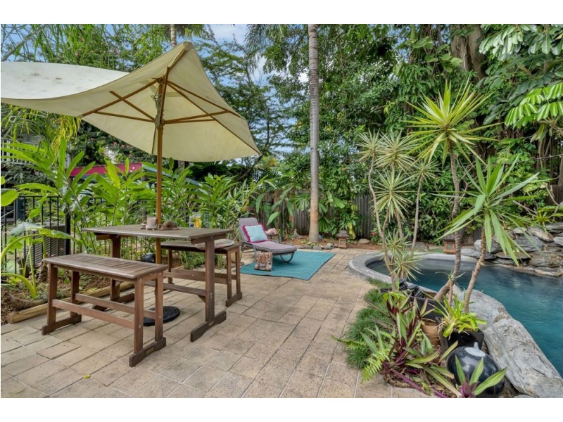 153 Greenslopes St, Edge Hill QLD 4870