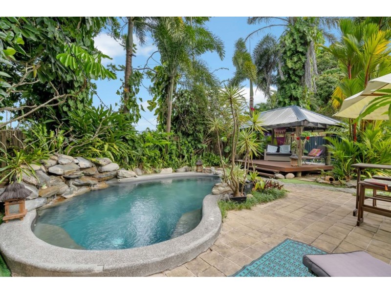 153 Greenslopes St, Edge Hill QLD 4870
