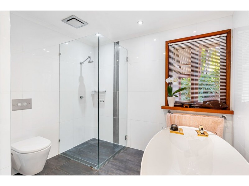 302 Toogood Road, Bayview Heights QLD 4868