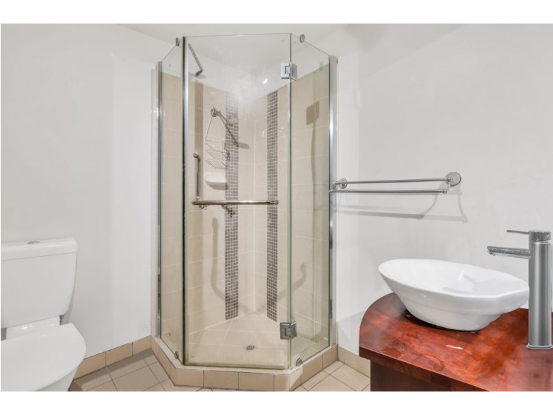 223/29-33 Springfield Crescent, Manoora QLD 4870