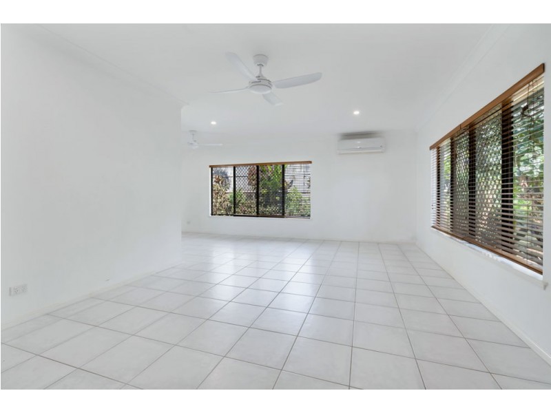 44 Savannah Street, Palm Cove QLD 4879