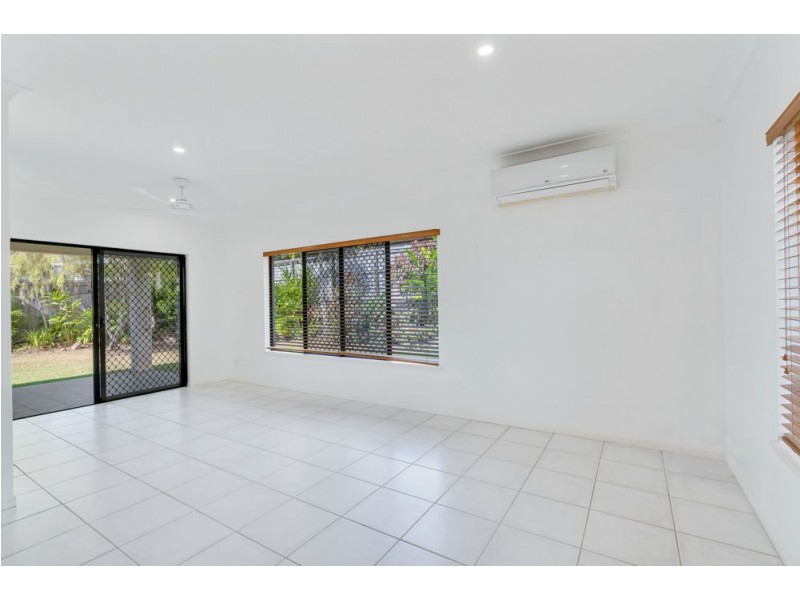 44 Savannah Street, Palm Cove QLD 4879