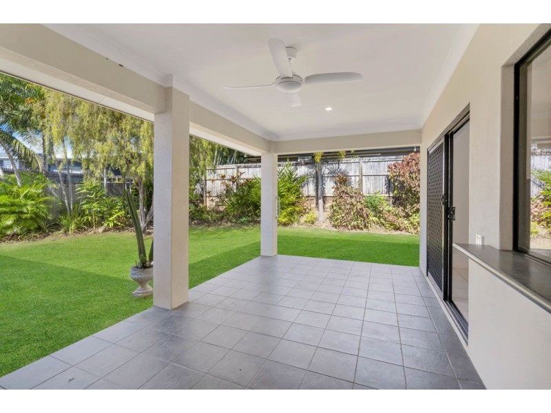 44 Savannah Street, Palm Cove QLD 4879