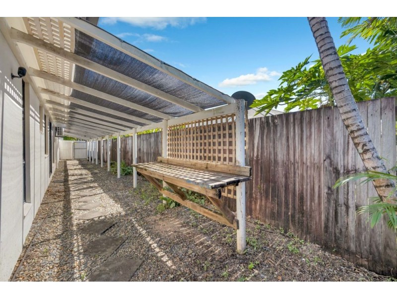 44 Savannah Street, Palm Cove QLD 4879