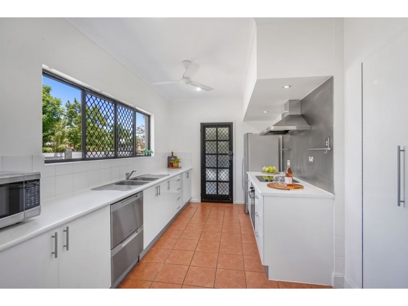 199 Jensen Street, Whitfield QLD 4870