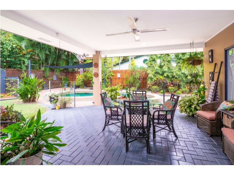 4 Barrier Close, Clifton Beach QLD 4879