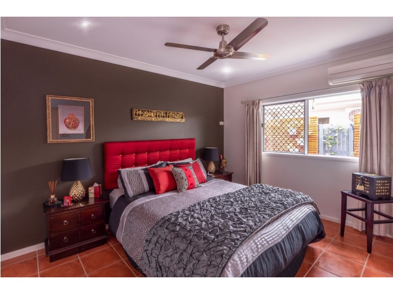 4 Barrier Close, Clifton Beach QLD 4879