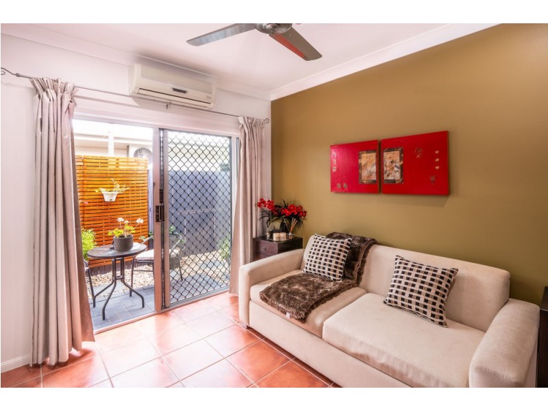 4 Barrier Close, Clifton Beach QLD 4879