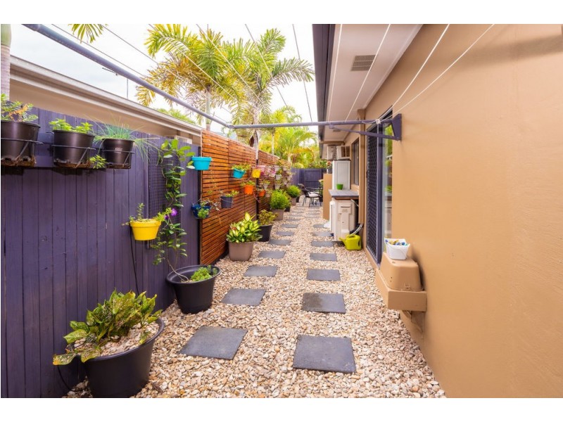 4 Barrier Close, Clifton Beach QLD 4879