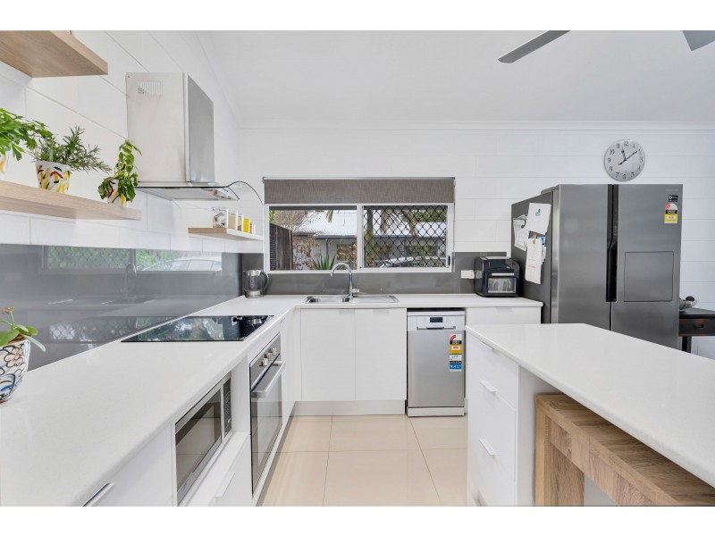 2/10 Ireland Crescent, Whitfield QLD 4870
