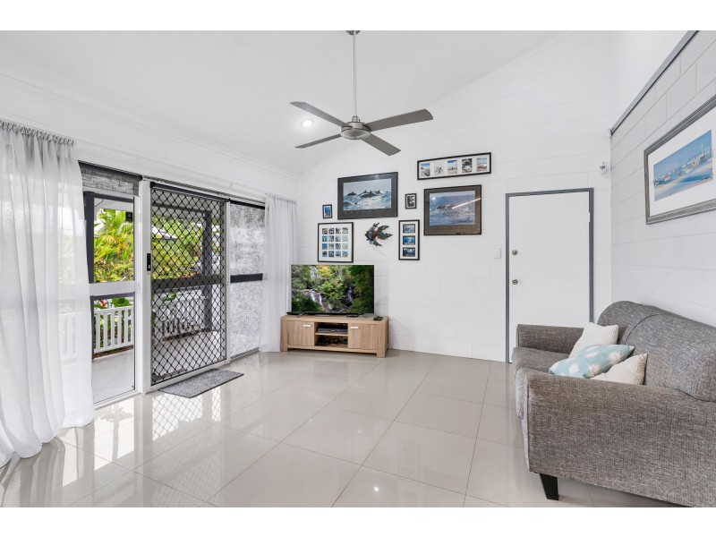 2/10 Ireland Crescent, Whitfield QLD 4870