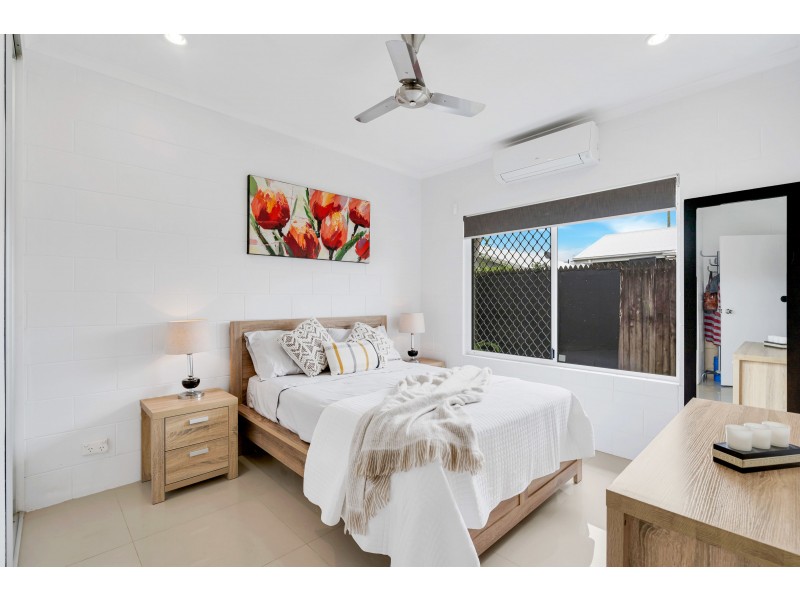 2/10 Ireland Crescent, Whitfield QLD 4870