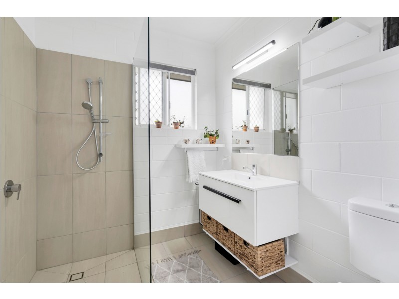 2/10 Ireland Crescent, Whitfield QLD 4870