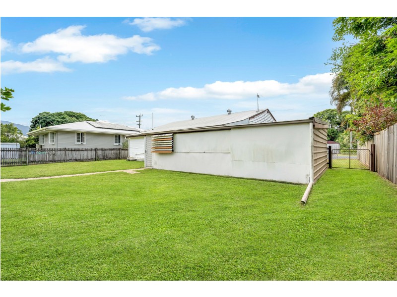 11 Abel Street, Manunda QLD 4870