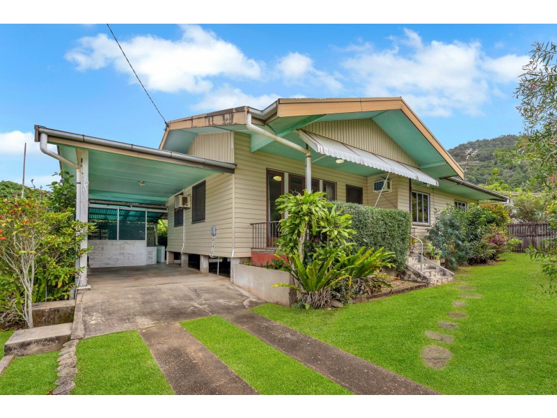 201 Jensen Street, Whitfield QLD 4870