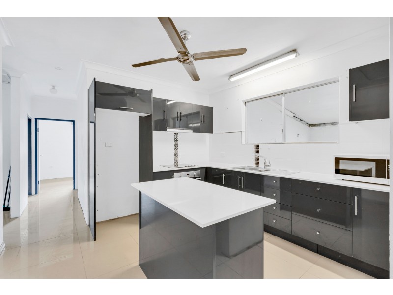 16 Melaleuca Street, Manunda QLD 4870