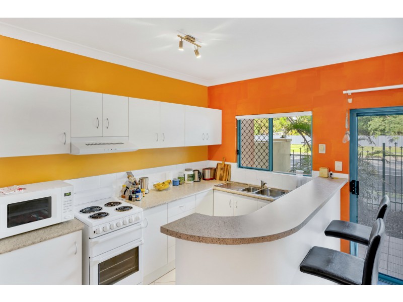 2/32 Little Street, Manunda QLD 4870