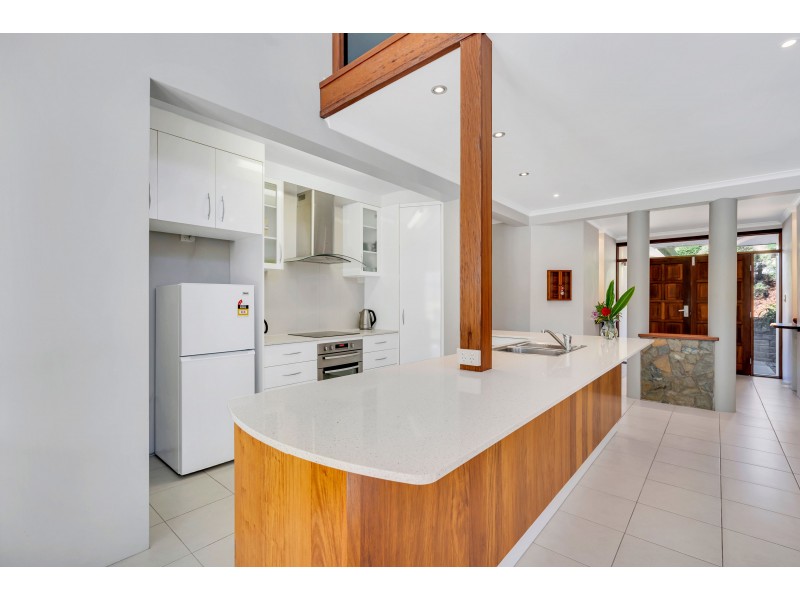 5 Ellie Banning Close, Redlynch QLD 4870