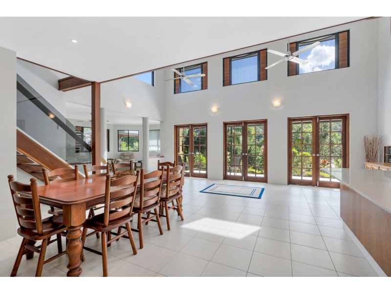 5 Ellie Banning Close, Redlynch QLD 4870