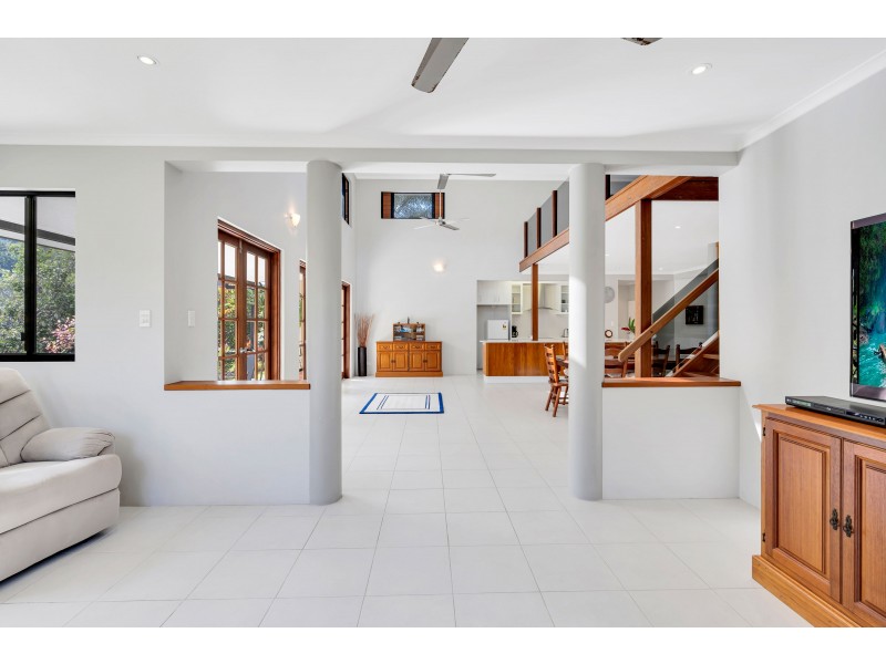 5 Ellie Banning Close, Redlynch QLD 4870