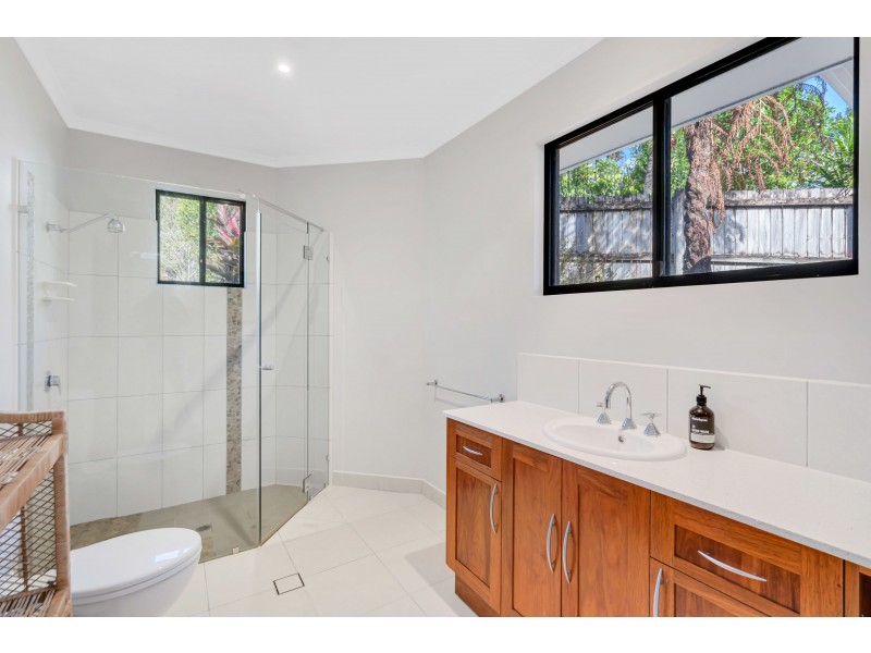 5 Ellie Banning Close, Redlynch QLD 4870