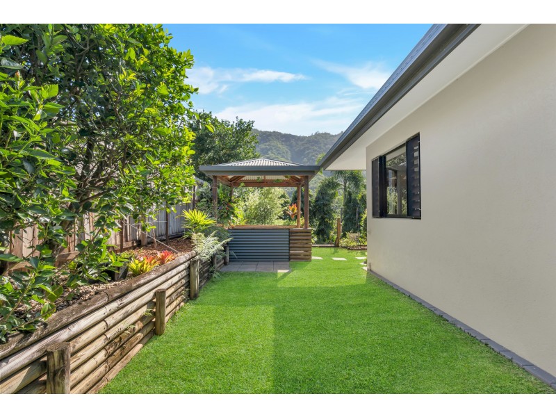 5 Ellie Banning Close, Redlynch QLD 4870