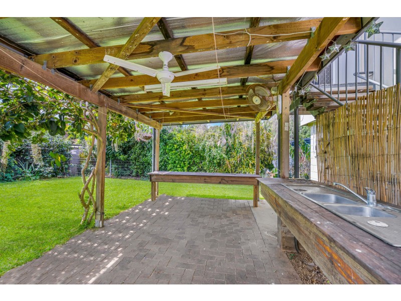 6 Serissa Street, Mooroobool QLD 4870