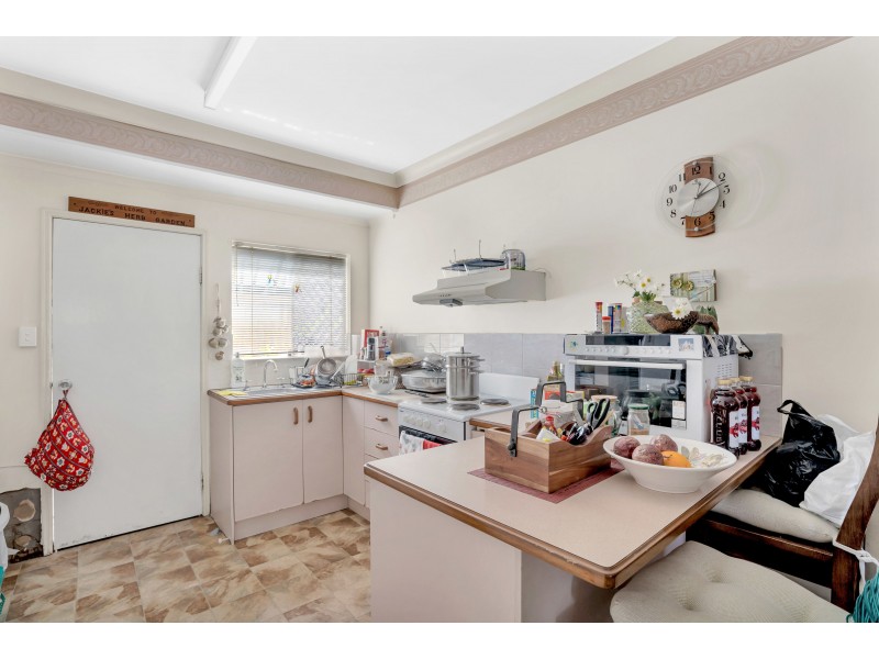 2/362 McCoombe Street, Mooroobool QLD 4870