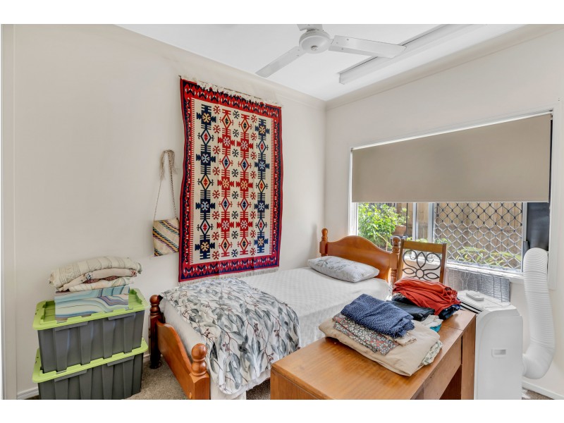 2/362 McCoombe Street, Mooroobool QLD 4870