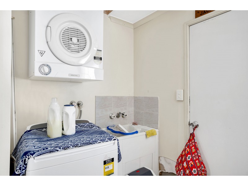 2/362 McCoombe Street, Mooroobool QLD 4870