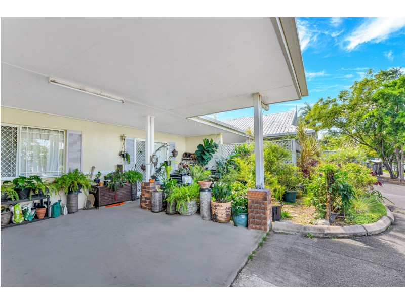 2/362 McCoombe Street, Mooroobool QLD 4870