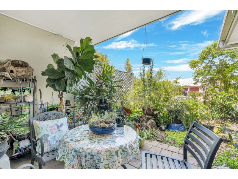 2/362 McCoombe Street, Mooroobool QLD 4870