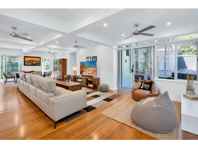 98 Hillview Crescent, Whitfield QLD 4870