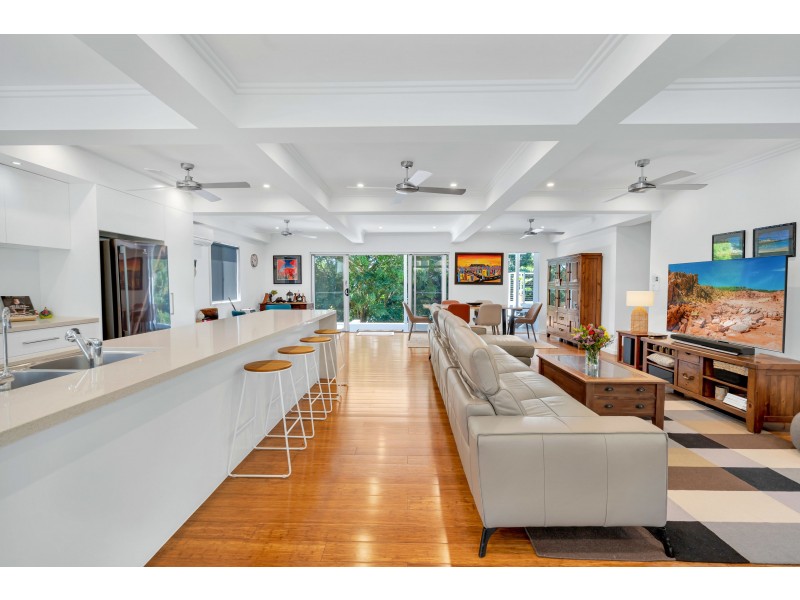 98 Hillview Crescent, Whitfield QLD 4870