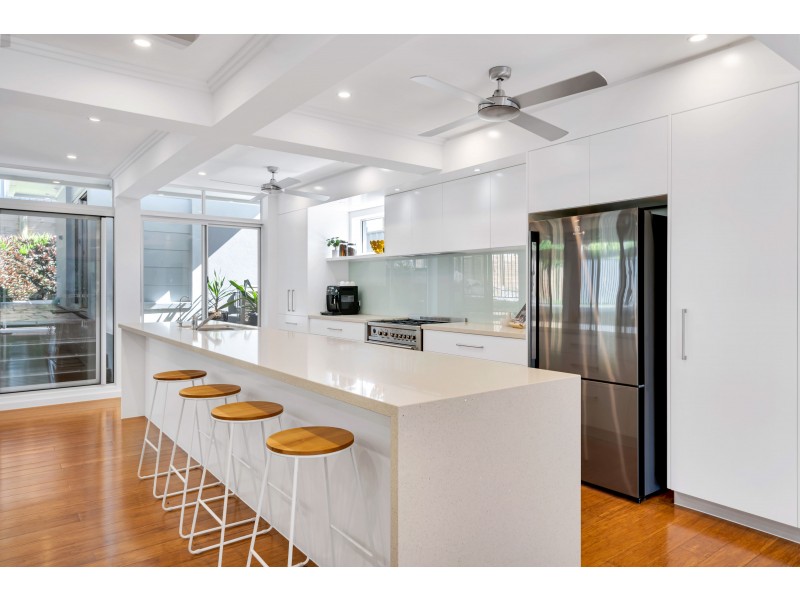 98 Hillview Crescent, Whitfield QLD 4870