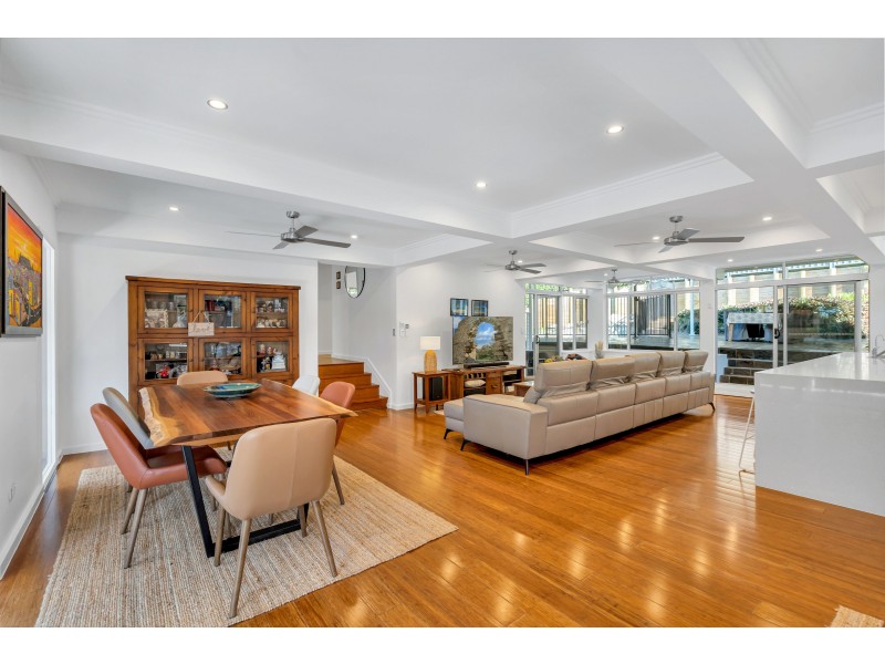 98 Hillview Crescent, Whitfield QLD 4870