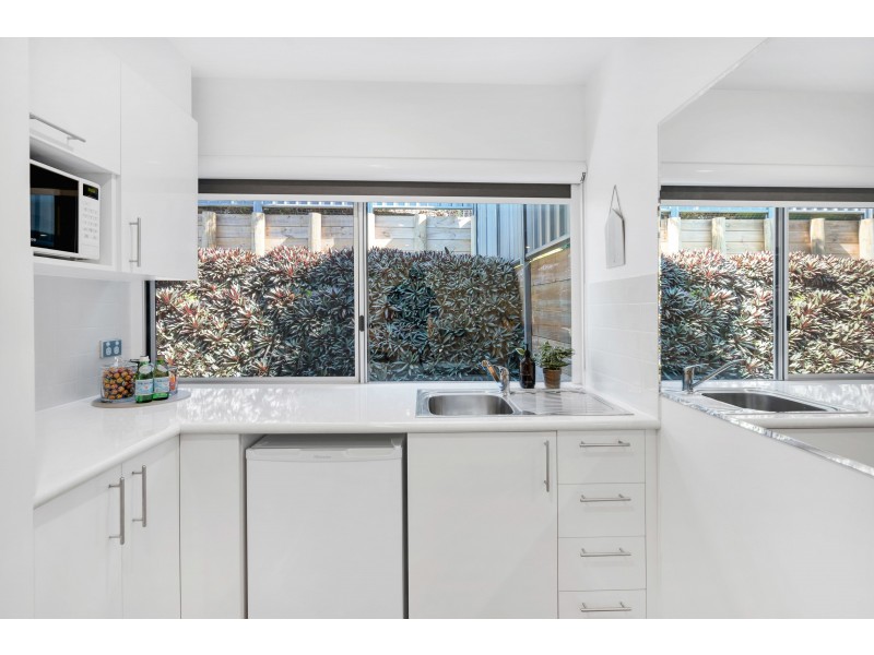 98 Hillview Crescent, Whitfield QLD 4870