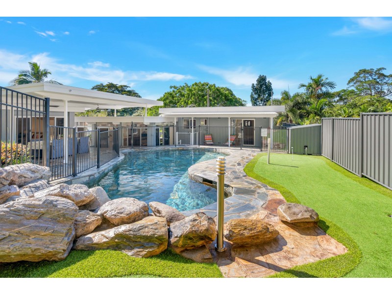 98 Hillview Crescent, Whitfield QLD 4870